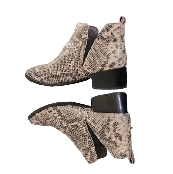 SEYCHELLS ANTHRO Waiting For You Snake Leather Chelsea Boots 10 Ankle Booties - Picture 6 of 15